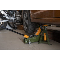 Подкатной домкрат Дело Техники 2 тонны, 135-340мм, в кейсе 904122