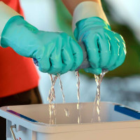 Универсальные перчатки Vileda Professional нитриловые, зеленые, M 100801