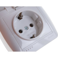 Розетка с крышкой Lezard DEMET с заземлением, белый 711-0200-123