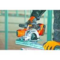 Дисковая пила по металлу DEWALT 18 В XR DCS373N-XJ