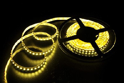 Светодиодная лента ledcraft smd 3528 9.6 ватт на метр 120 диодов на метр ip 33 теплый белый