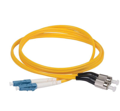 Патч-корд оптический коммутационный переходной для одномодового кабеля (SM); 9/125 (OS2); FC/UPC-LC/UPC; двойного исполнения (Duplex); LSZH (дл.1м) ITK FPC09-FCU-LCU-C2L-1M