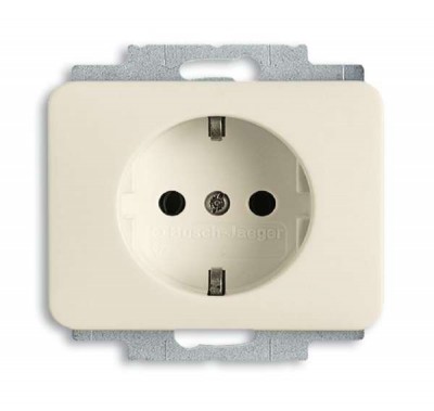 Розетка Alpha 2P+E защ. шторки крем-бел. ABB 2013-0-5240