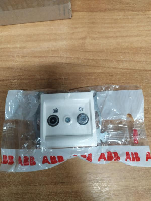 Розетка TV-SAT Cosmo проходная бел. ABB 619-010200-289