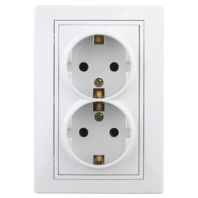 Розетка 2-м СП Plano 1Э-205-01 16А IP20 250В 2х2P+E Schuko без лапок бел. Intro Б0038830