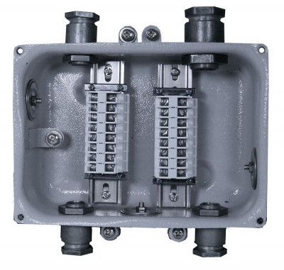 Коробка клеммная КЗНС-16 У2 16 зажимов IP65 (метал. вводы) Электротехник ET002544