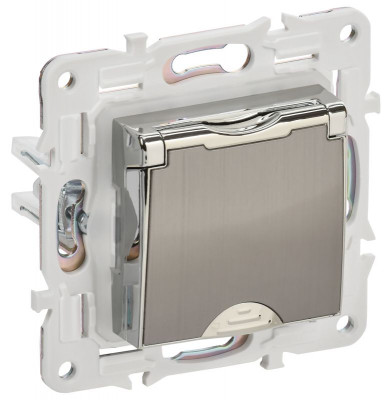 Розетка 1-м SKANDY 16А IP44 с заземл. защ. шторки с крышкой SK-R11N никель IEK SK-R16-16-44-K50