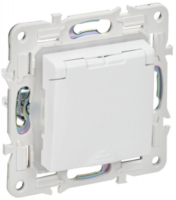 Розетка 1-м SKANDY 16А IP44 с заземл. защ. шторки с крышкой SK-R11W арктич. бел. IEK SK-R16-16-44-K01