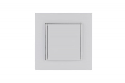 Розетка 1-м с крышкой Karea RIZZ с заземл. бел. Makel 88001029