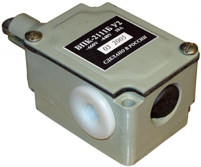 Выключатель путевой конечный ВПК-2111Б У2 1НО+1НЗ 10А IP67 (пластик. привод) толкатель с роликом A8014-02835895