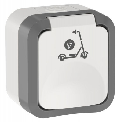 Розетка 1-м ОП TORS TS321 16А IP55 с заземл. защ. шторки с крышкой с иконкой самокат сер./бел. IEK TS-R110-16-55-K41