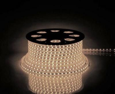 Лента светодиодная LS704 60SMD(2835)/м 4.4Вт/м 220В IP65 2700К с 2 сетевыми шнурами 2 заглушками 2 коннекторами 10 крепежами в комплекте (уп.100м) FERON 26244