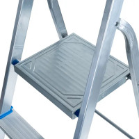 Стремянка алюминиевая Ladderbel STR-AL-3 3 ступени, максимальная нагрузка 150 кг