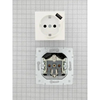 Розетка Lezard Vesna встраиваемая с заземлением разъем USB цвет жемчужный