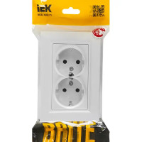 Розетка двойная встраиваемая IEK Brite РСш12-3-БрБ с заземлением со шторками цвет белый