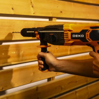 Перфоратор сетевой SDS-plus Deko DKH1350W 084-1033, 1350 Вт, 3.2 Дж, быстрозажимной патрон в комплекте