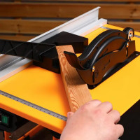 Станок распиловочный Deko DTS1600 084-1053, 1600 Вт, 210 мм