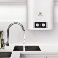 Накопительный водонагреватель электрический 50 л Electrolux EWH 50 Formax 2 кВт эмалированная сталь сухой ТЭН